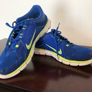 Nike men’s blue and neon green sneakers
